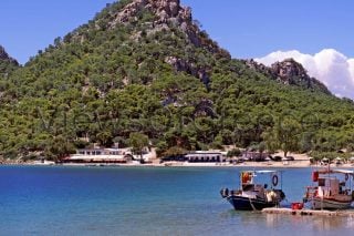 Το ειδυλλιακό τοπίο στη λίμνη Ηραίου